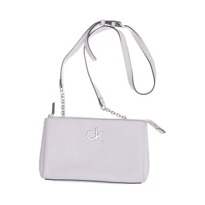 Axelremsväska (Beige) från Calvin Klein Skinnimitation