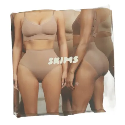 Bas de vêtement sculptant (Beige) de Skims