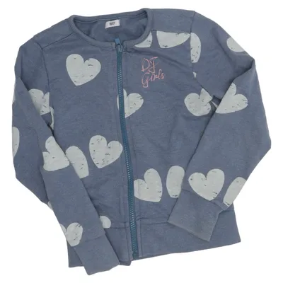 Kofta (DJ Dutch Jeans • kofta • barnkofta • hoodie • ziptröja • blå kofta • hjärtmönster • collegetröja • barnkläder • flickkofta • sweatshirt • dragkedja • mjukiskläder • vardagskläder barn • cute fashion • playful style • kawaii aesthetic • hjärttrend • cozy wear • scandi kids fashion • comfy style • pastel aesthetic • back to school • casual kidswear • soft girl style) från DJ Dutch Jeans Bomull, Polyester