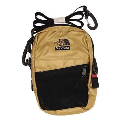 Axelremsväska (Guldfärgad, Svart) från The North Face x Supreme Polyamid