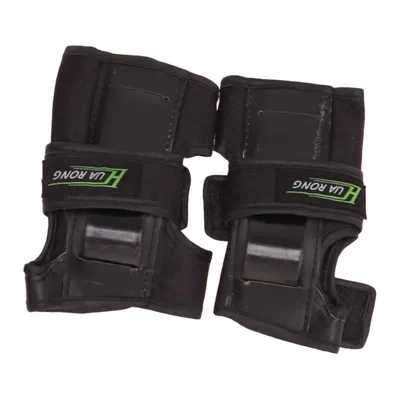 Hockey equipment (Black) from Rong Hua