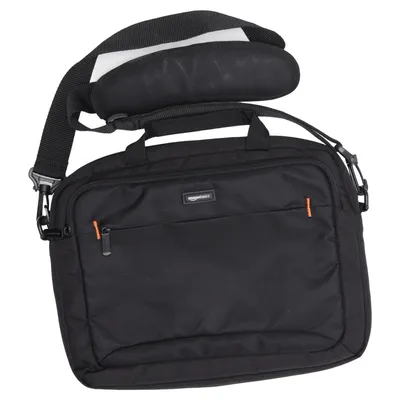 Datorväska (Svart) från Amazon Basics