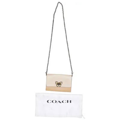 Axelremsväska (Marlow Turnlock Chain Crossbody) från Coach Skinn