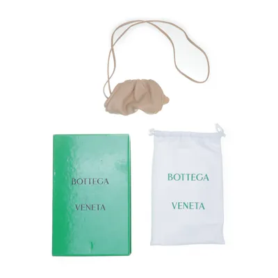 Axelremsväska (Pouch) från Bottega Veneta Skinn
