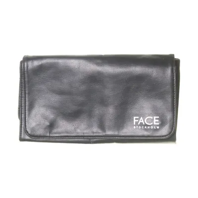 Sminkväska (Svart) från Face Stockholm Skinnimitation