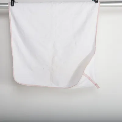 Badlakan (Vit, Rosa) från Stokke Bomull