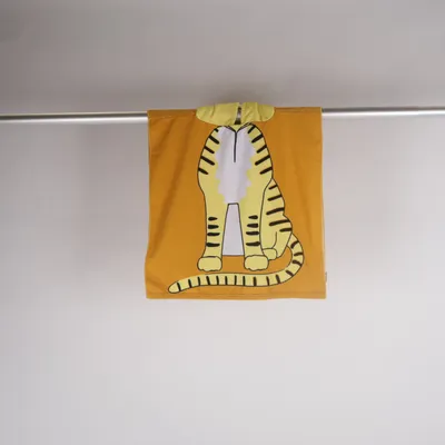 Bath towel (Yellow, White, Black) from Zeeman