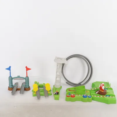 Car track (Mario Kart Track Set) from Hot Wheels