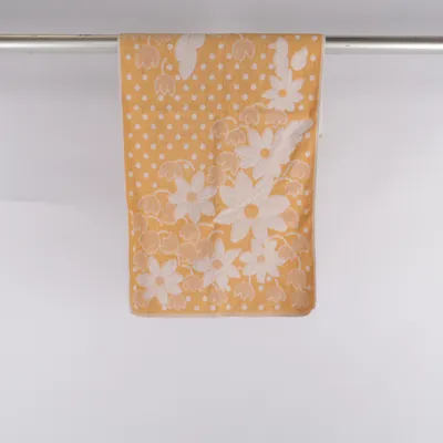 Bath towel (Yellow, White) from Sunkissed
