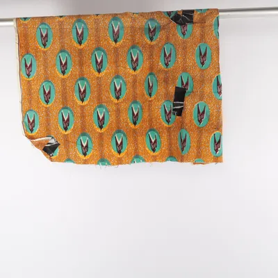 Textilien (Gelb, Blau, Braun) von Vlisco