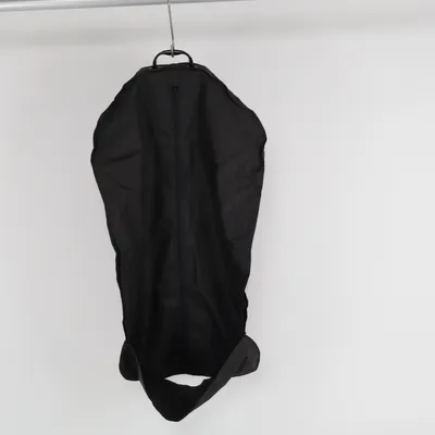 Housse de costume de Karl Lagerfeld for H&M