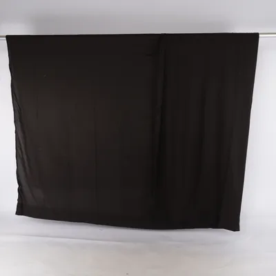 Mörkläggningsgardin (Svart) från Amazon Basics Polyester