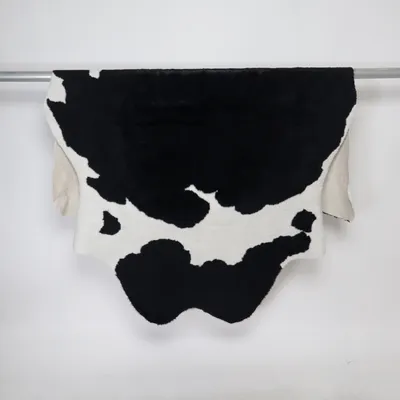 Short pile rug (Black, White) from Skinnwille Acrylic