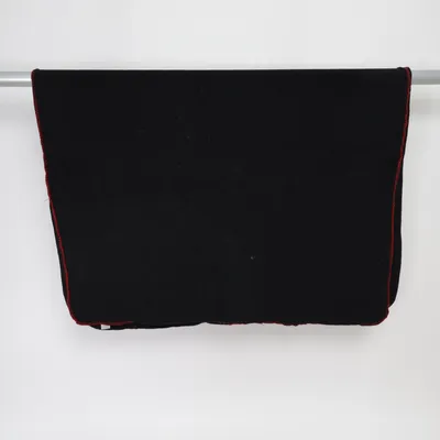 Couverture (Noir, Rouge) de Domo Vista