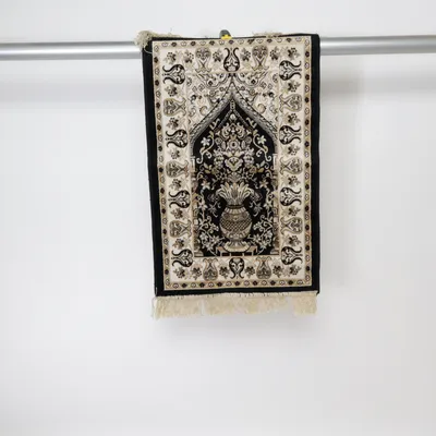 Tapis oriental (NYTT- märke efter etikett på baksidan, ej fläck!)