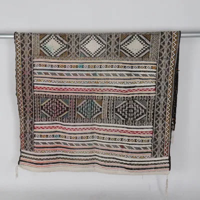 Woven rug (Black, Multicolored)
