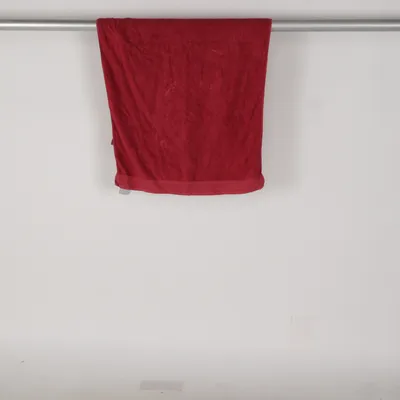 Bath towel (Red) from Sir Henry Cotton