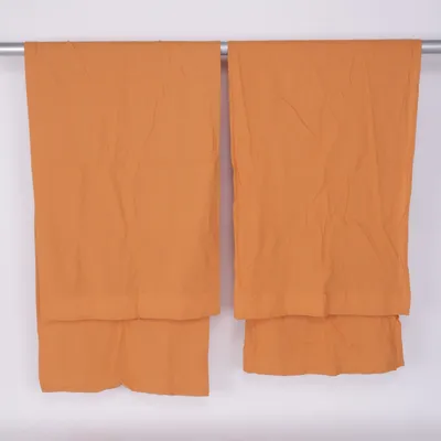 Gordijn aan roede (Oranje) van Jotex Katoen