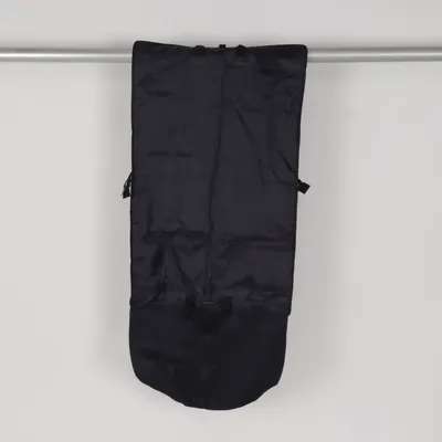Resegarderob (Svart) från Suitsupply