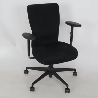 Chair (Black) from Vitra