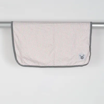 Babyfilt (Vit, Röd, Grå) från Färg Form Sweden Ekologisk bomull