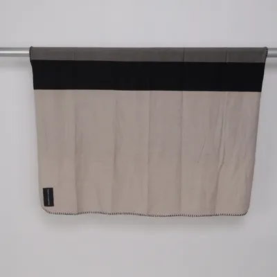 Filt (Grå, Vit, Svart) från Kosta Linnewäfveri Polyester