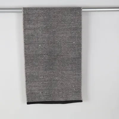 Vävd matta (Svart, Vit, Grå) från Svanefors