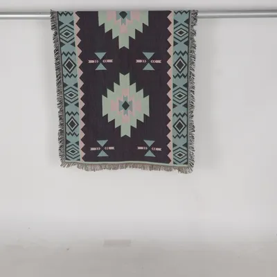 Vävd matta (Beige, Röd, Grön)