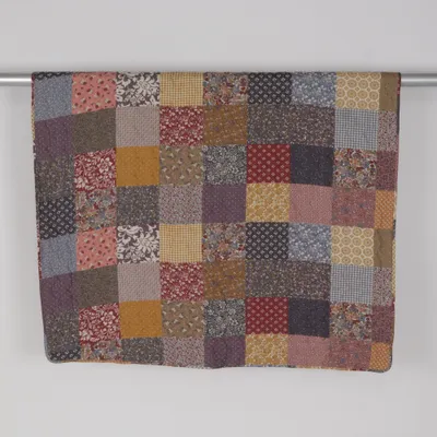 Överkast (Inkalilje Quilted Blanket) från Jysk Polyester
