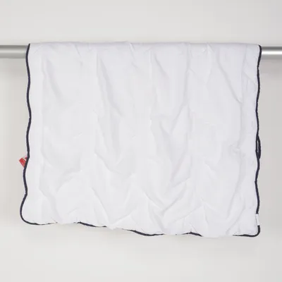 Täcke (Vit, Blå) från Dacron Polyester