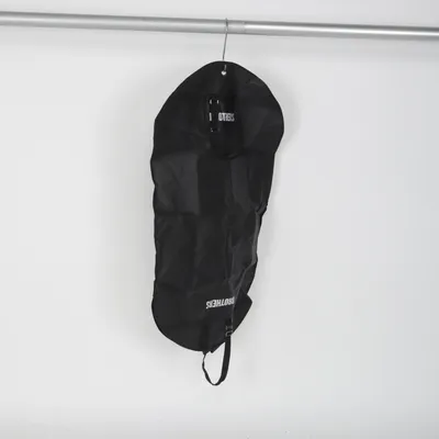 Resegarderob (Svart) från Brothers