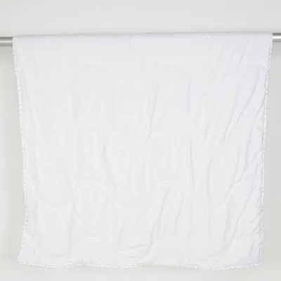 Täcke (Vit) från Emma Polyester