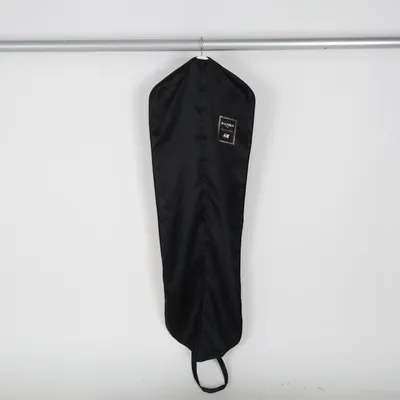 Kledinghoes van Balmain x H&M