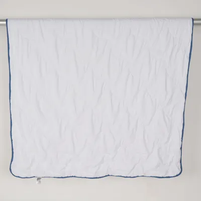 Täcke (Vit, Blå) från Meradiso Polyester