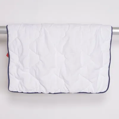 Täcke (Vit, Blå) från Dacron Polyester