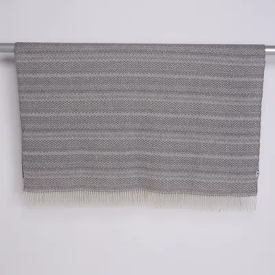 Filt (Grå, Vit) från Ylleverket Ull