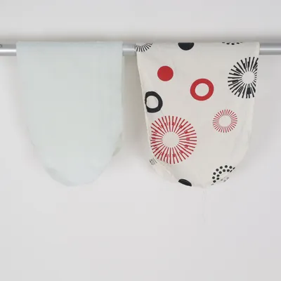 Planche à repasser (Blanc, Rouge, Noir)