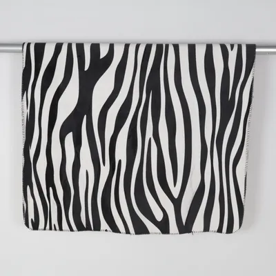 Filt (Svart, Vit) från Kosta Linnewäfveri Polyester