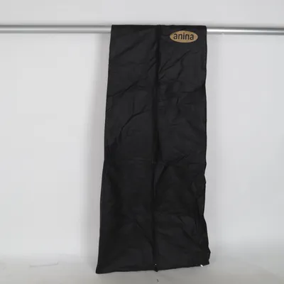 Resegarderob (Svart) från Anina