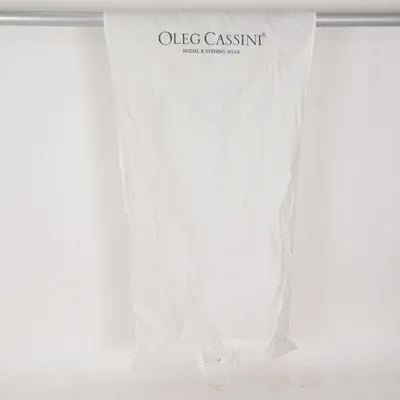 Resegarderob (Vit) från Oleg Cassini