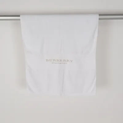 Bath towel (White) from Burberry Fragrances Cotton