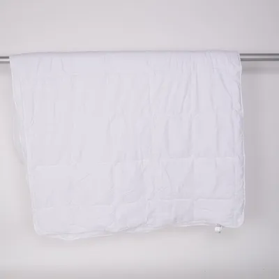 Täcke (4 SEANSON DUVET) från Emma Bomull, Polyester