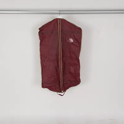 Housse de costume (Rouge) de Sandstrom