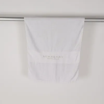 Bath towel (White) from Burberry Fragrances