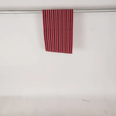 Tischläufer (Rot, Weiß) von Nyblom Kollén Baumwolle