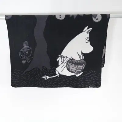 Decke (Schwarz, Weiß) von Moomin by Martinex