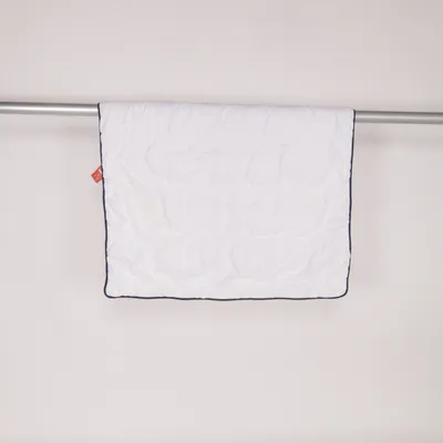 Täcke (Vit) från Dacron Polyester