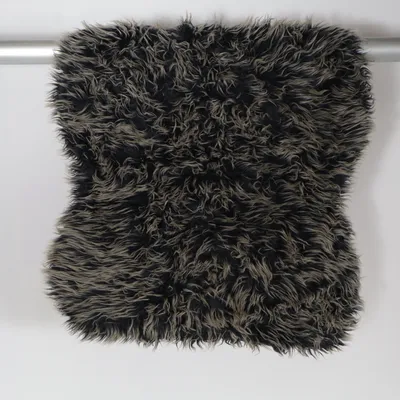Long pile rug (Gosigpläd Långhårig) from Mattbolaget
