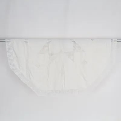 Blondedug (Spetsduk • vit duk • stjärnor • broderad • spetskant • bordstablett • löpare • shabby chic • lantlig stil • dukning • sommarduk • summer • hemtextil • vintagekänsla • cottagecore • romantic home • Scandi home)