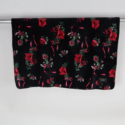 Filt (Svart, Röd, Grön) från Victoria's Secret Återvunnen polyester